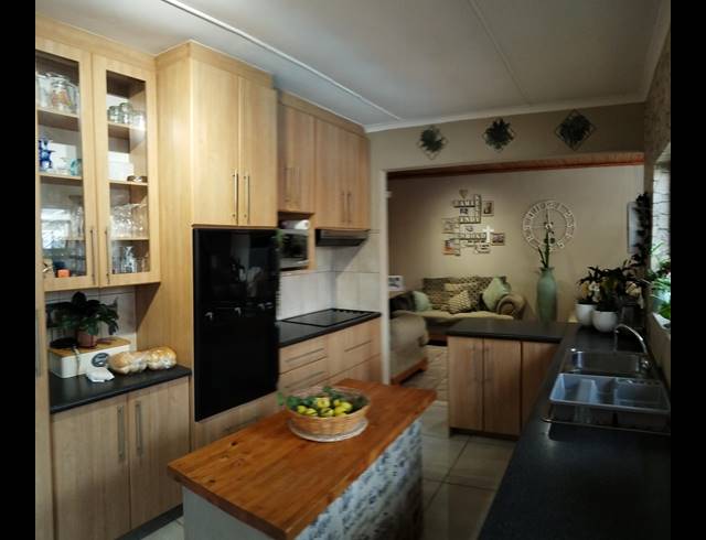 3 BEDROOM FREESTANDING FOR SALE IN STRELITZIA PARK